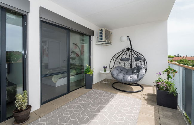 Fully equipped apartments with Terraces, Free garage parking, Netflix & AC - by Apartmány Šlapanice cz - Foto 40