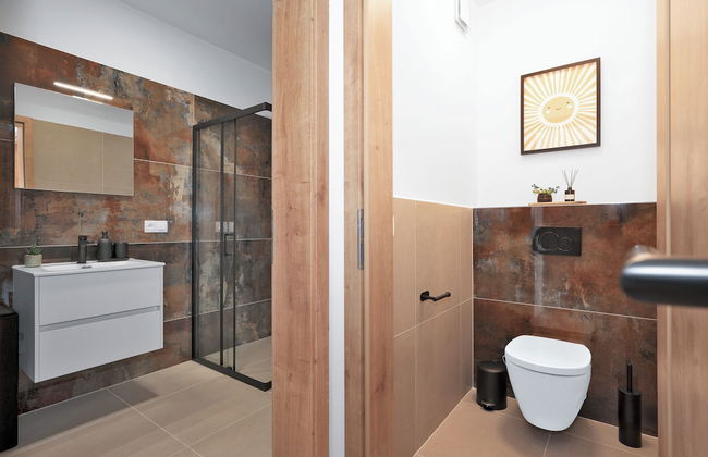 Fully equipped apartments with Terraces, Free garage parking, Netflix & AC - by Apartmány Šlapanice cz - Foto 56