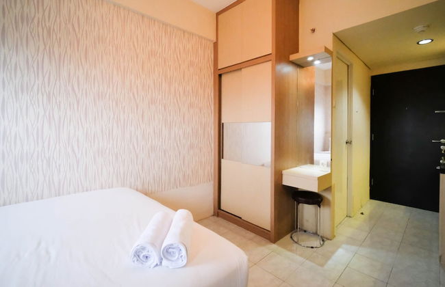 Compact And Comfy Studio At Puri Mas Apartment - Photo 4
