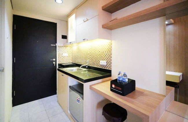 Compact And Comfy Studio At Puri Mas Apartment - Photo 9