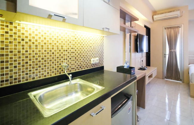 Compact And Comfy Studio At Puri Mas Apartment - Photo 10
