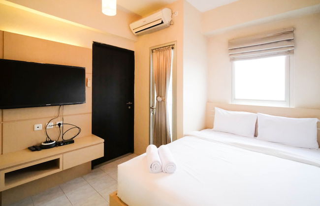 Compact And Comfy Studio At Puri Mas Apartment - Photo 1