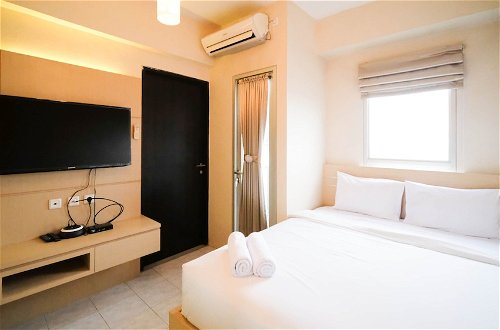Foto 1 - Compact And Comfy Studio At Puri Mas Apartment