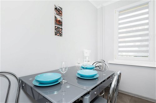 Photo 11 - Apartments Chopina Park by Renters