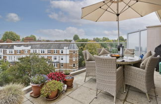 Photo 2 - Superb Apartment With Terrace Near the River in Putney by Underthedoormat