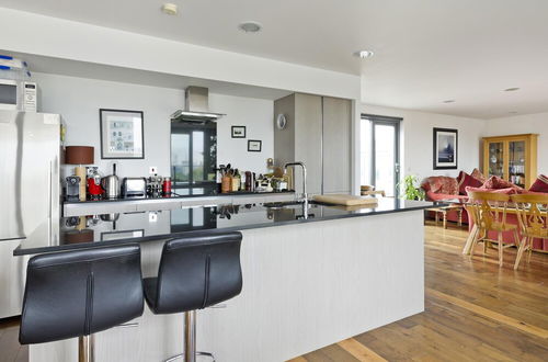 Photo 4 - Superb Apartment With Terrace Near the River in Putney by Underthedoormat