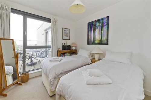 Photo 8 - Superb Apartment With Terrace Near the River in Putney by Underthedoormat