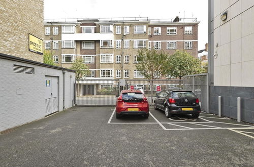 Photo 30 - Superb Apartment With Terrace Near the River in Putney by Underthedoormat