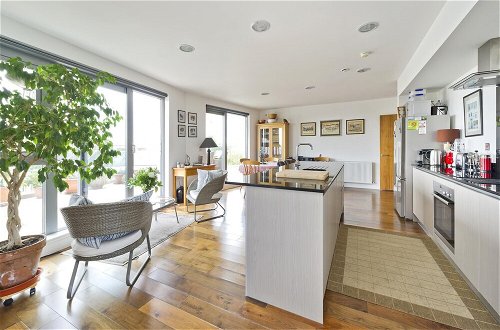 Foto 9 - Superb Apartment With Terrace Near the River in Putney by Underthedoormat