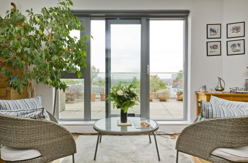 Photo 11 - Superb Apartment With Terrace Near the River in Putney by Underthedoormat