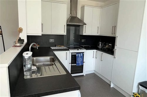 Photo 3 - Beautiful 2BD Flat With a Garden - East Brighton
