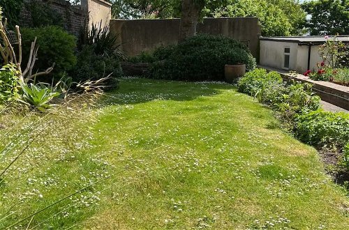 Photo 9 - Beautiful 2BD Flat With a Garden - East Brighton