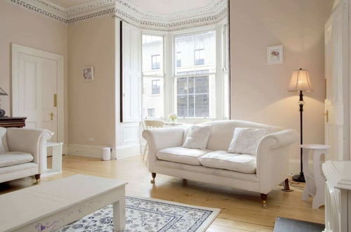 Photo 15 - Spacious 4BD Terraced Flat - Edinburgh Old Town