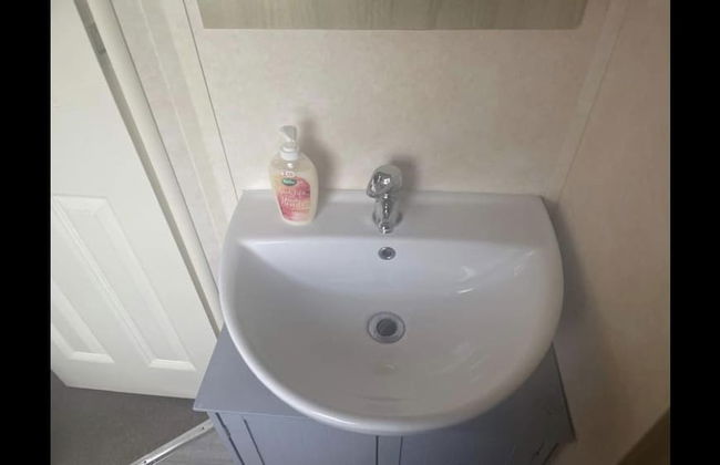 Pets Stay Free 2 Bedroom Caravan at Heacham Beach - Photo 8