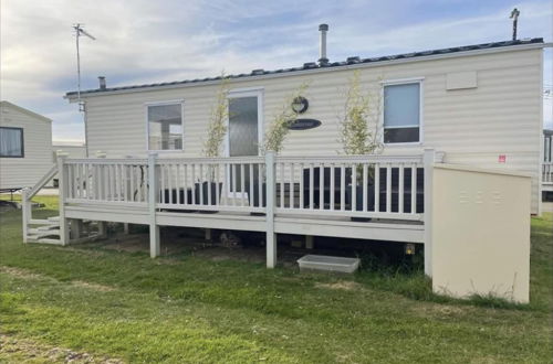 Photo 24 - Pets Stay Free 2 Bedroom Caravan at Heacham Beach