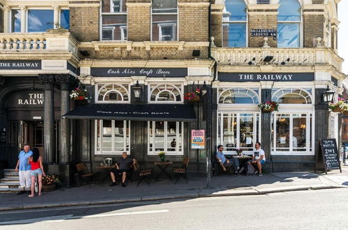 Photo 44 - Stunning 3 bed Flat in the Heart of West Hampstead