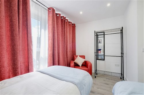 Photo 18 - Luxury 1 & 2 bed Apartment free parking