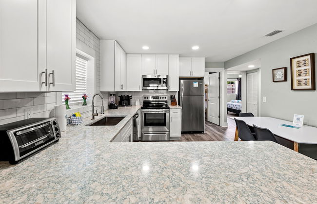 Welcome to Dolphin Fun A! Brand NEW Duplex! Walk to the Beach! - Foto 10