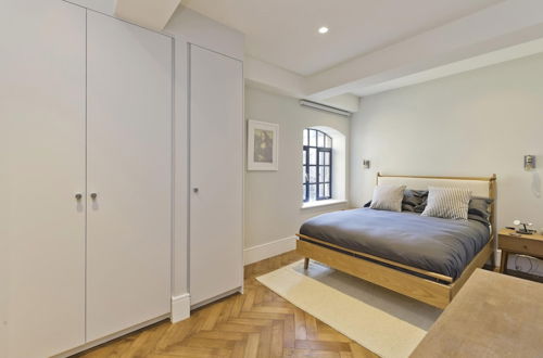 Photo 13 - Stylish 2 bed Flat Kings Cross