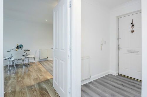 Photo 11 - 2br-sleeps4-parking-eastlondon