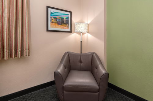 Photo 9 - La Quinta Inn & Suites by Wyndham San Antonio Medical Ctr NW