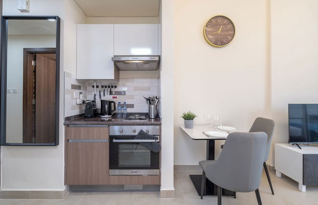 Cozy Studio Budget Friendly - Photo 16