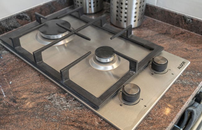 Cozy Studio Budget Friendly - Photo 13