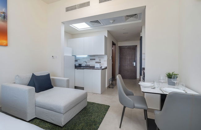 Cozy Studio Budget Friendly - Photo 8