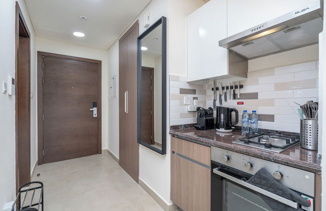 Cozy Studio Budget Friendly - Photo 14