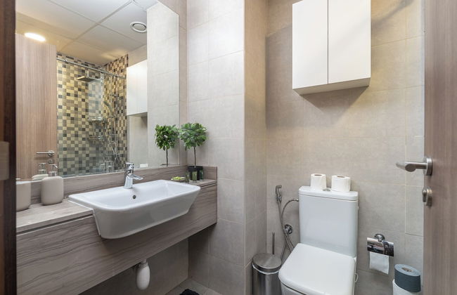 Cozy Studio Budget Friendly - Photo 28