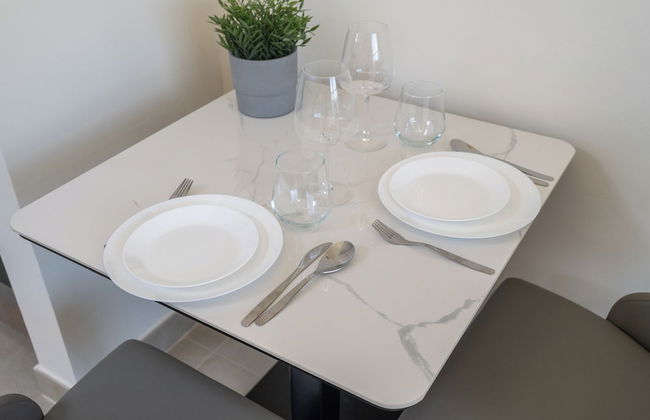 Cozy Studio Budget Friendly - Photo 25