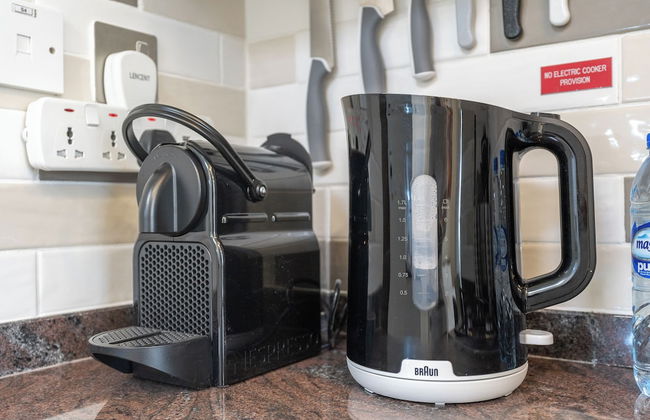 Cozy Studio Budget Friendly - Photo 17