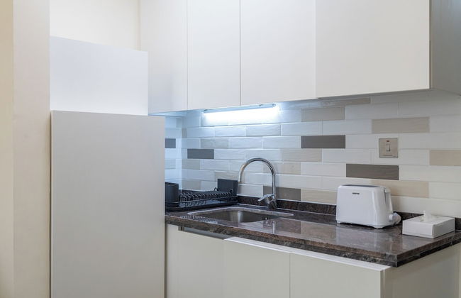 Cozy Studio Budget Friendly - Photo 18