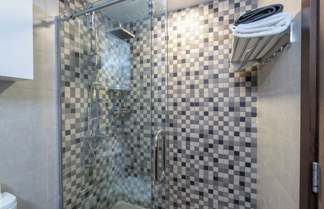 Cozy Studio Budget Friendly - Photo 30