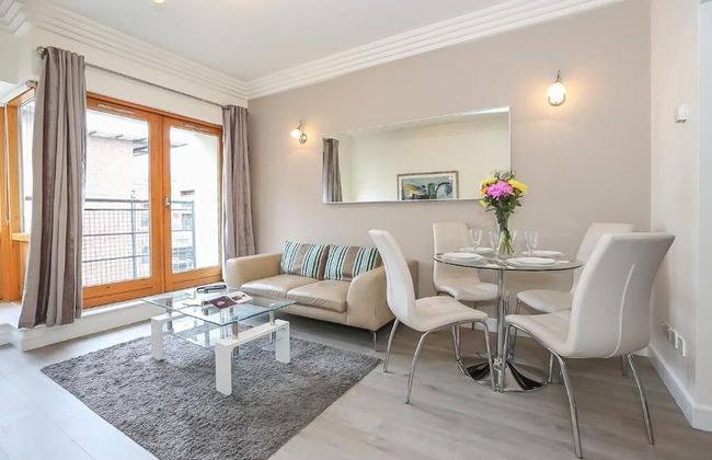 IFSC Townhouse Apartments - Photo 34