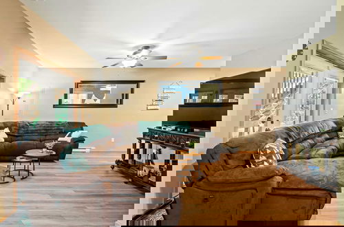 Foto 16 - Mews Mountain House by Avantstay Walk to Beach, Hot Tub, Game Room
