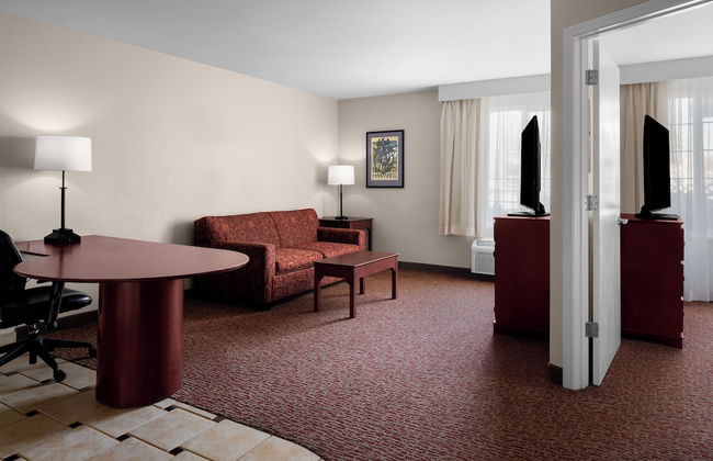 Larkspur Landing Extended Stay Suites Hillsboro - Photo 12