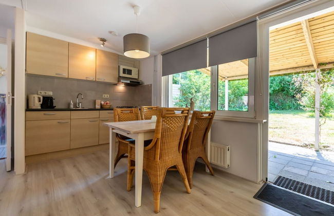 Cozy Holiday Home 3 Minutes From the Beach! - Foto 8