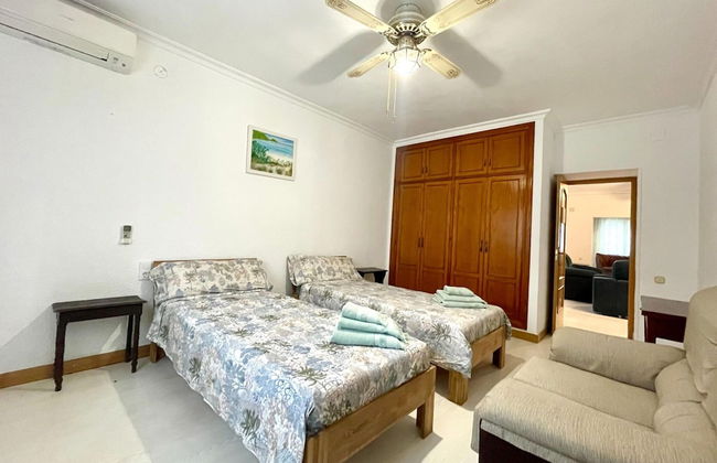 Villa in Roquetas Near Beach & Pool - Foto 8