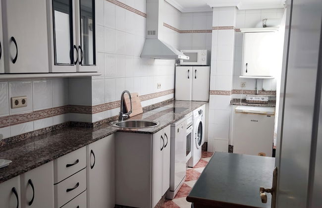 Playamar in Cadiz With 3 Bedrooms and 1 Bathrooms - Foto 2