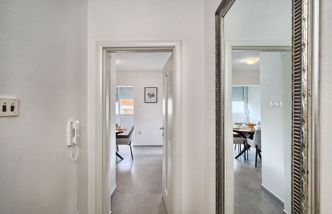 A2- Luxury apt w big Balcony, 4 min Walk to Beach - Photo 26