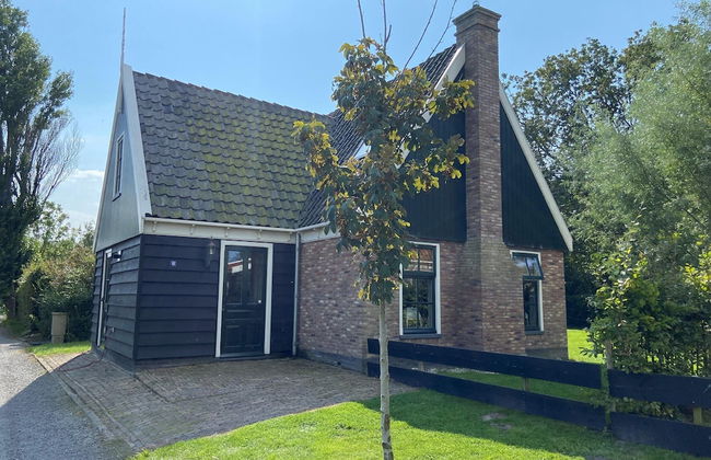 Lush Villa with Hot Tub, Private Fenced Garden in Hippolytushoef - Foto 25