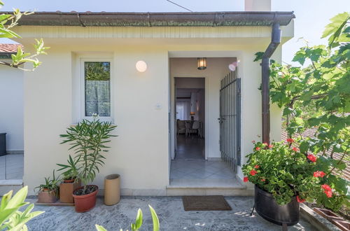 Photo 36 - Beachfront Apartment With Balcony and Parking