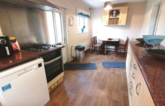 Lovely 2-bed Cottage in Pencarreg - Foto 7
