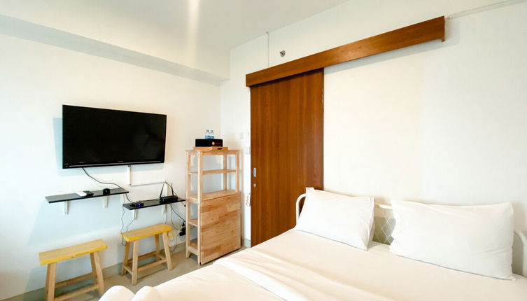 Foto 1 - Modern And Homey Studio At Grand Kamala Lagoon Apartment