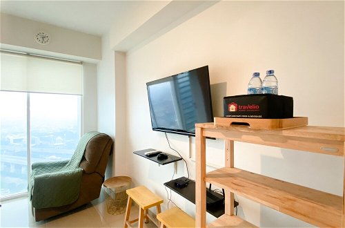 Foto 11 - Modern And Homey Studio At Grand Kamala Lagoon Apartment