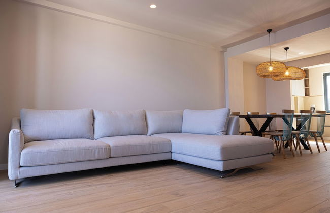 AZAR LUXURY SUITES - Photo 53