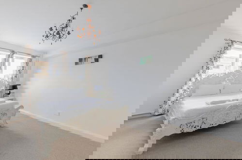 Photo 4 - Well Located 2BD Flat 20 Mins to Tower Bridge!
