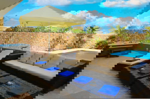 Photo 38 - Comfortable Home With hot tub and Communal Pool