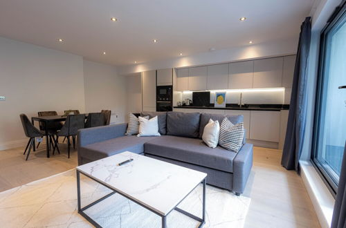 Photo 19 - Stylish Apartments with Balcony for upper apartments & Free Parking in a prime location - Five Miles from Heathrow Airport